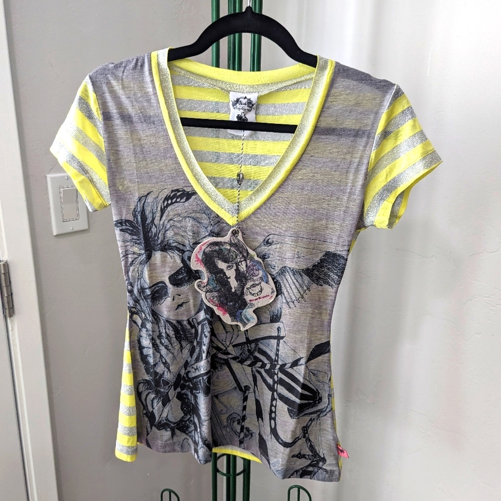 NWT Graphic T-shirt by Nuvula
